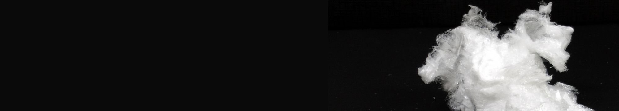 Conxunto de filamentos brancos de ácido hialurónico sobre fondo negro