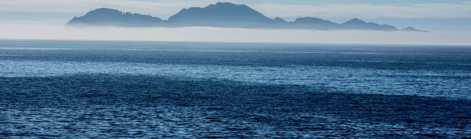 Illas Cíes na néboa